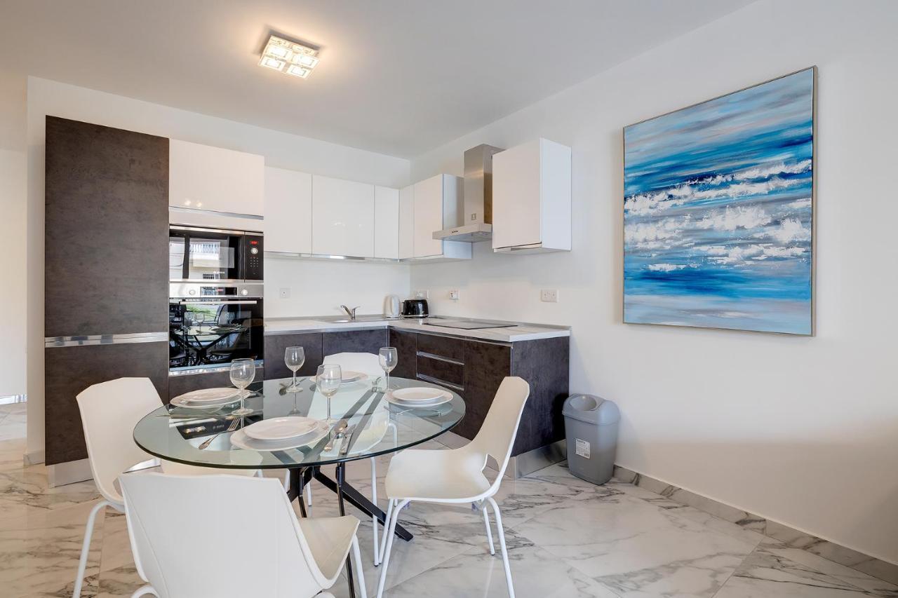 Modern Apartment Steps To St George'S Bay Сент Джулианс Экстерьер фото